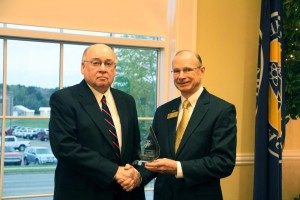 Lamar Smith, Distinguished Alumnus, receives his award from Dr. David Rankin.